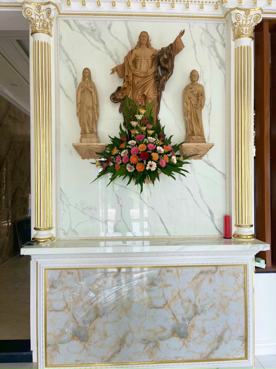 RY09 - Wood Carved Resurrection of Jesus