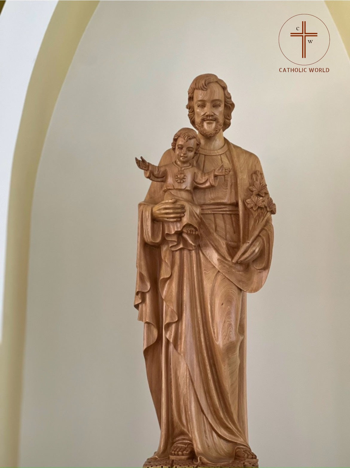 GGS02 - ST JOSEPH HOLDING BABY