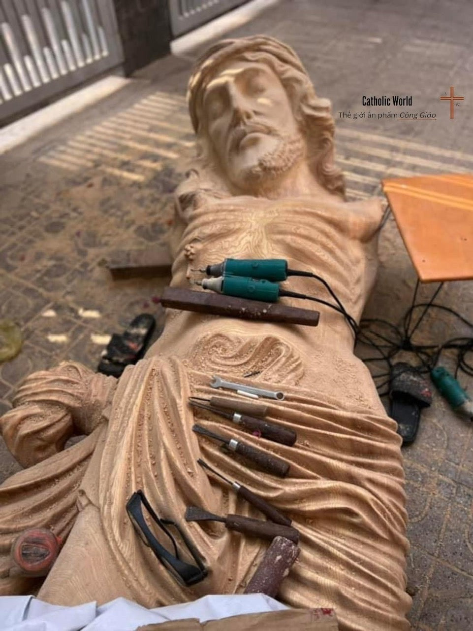 GJS01 - CHRIST & CRUCIFIX